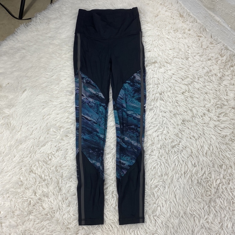 Lululemon Run to Reset Tight 25" Black / Frozen Island Multi